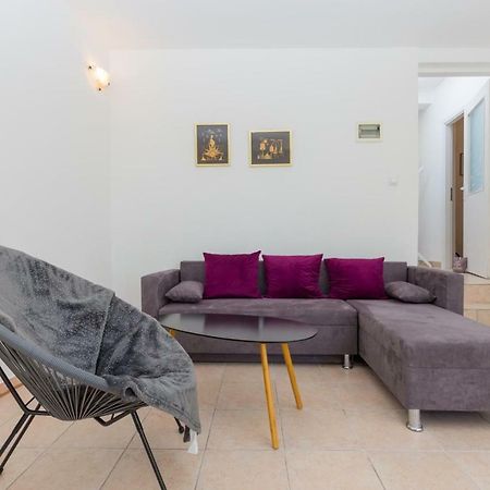 Apartment Kucera ロヴィニ エクステリア 写真