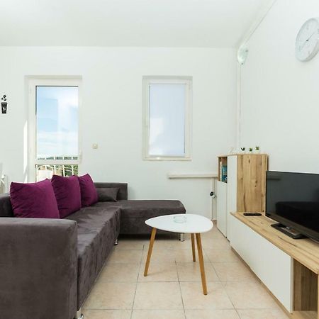 Apartment Kucera ロヴィニ エクステリア 写真