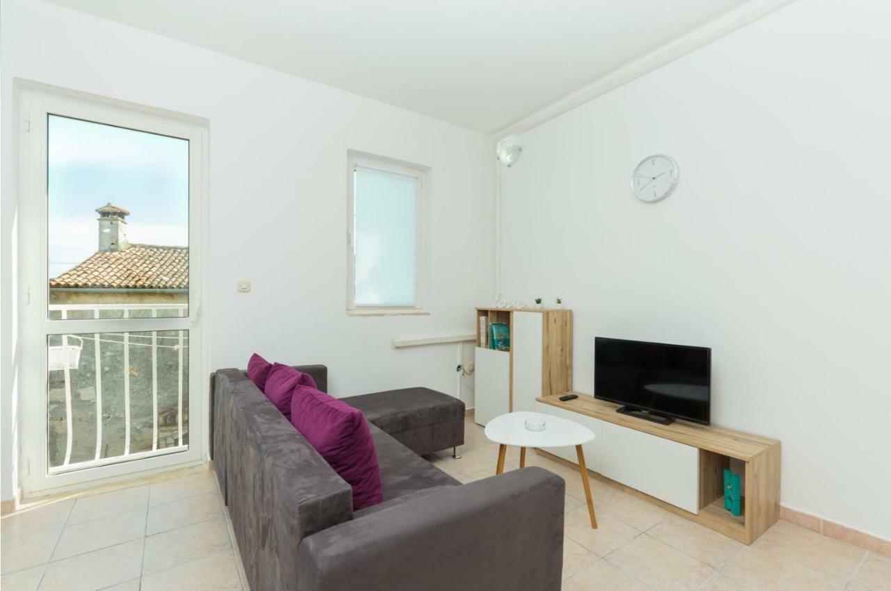 Apartment Kucera ロヴィニ エクステリア 写真