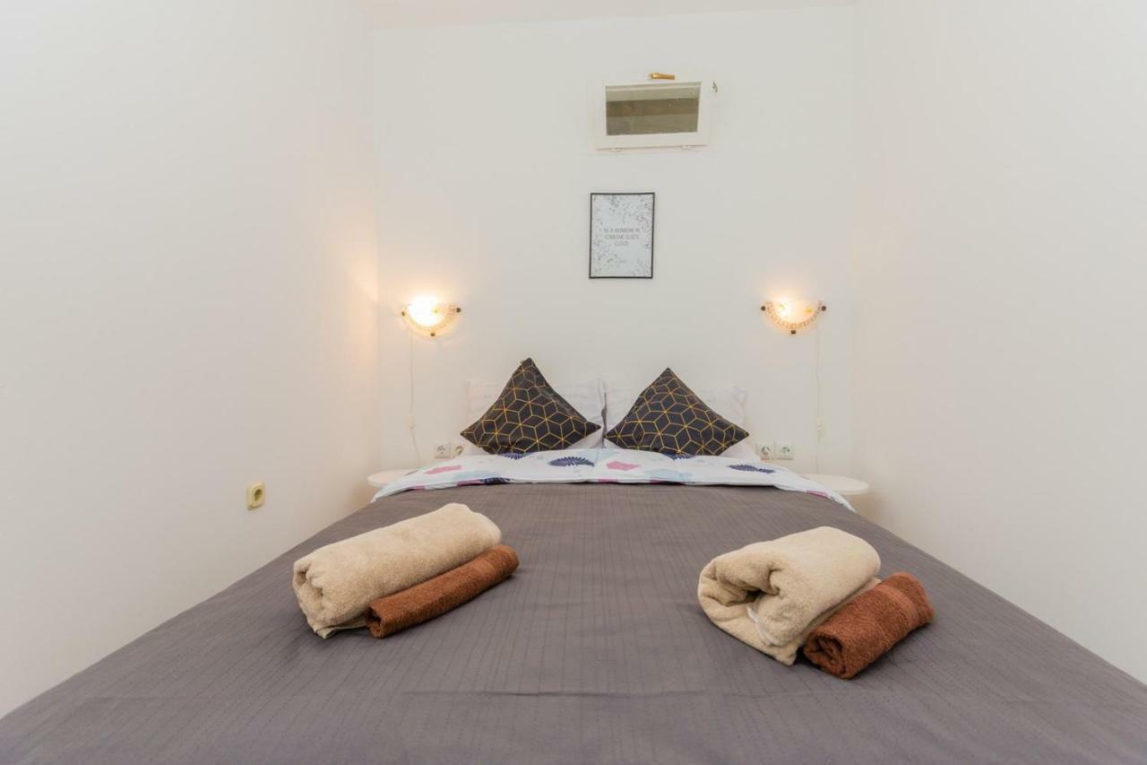 Apartment Kucera ロヴィニ エクステリア 写真