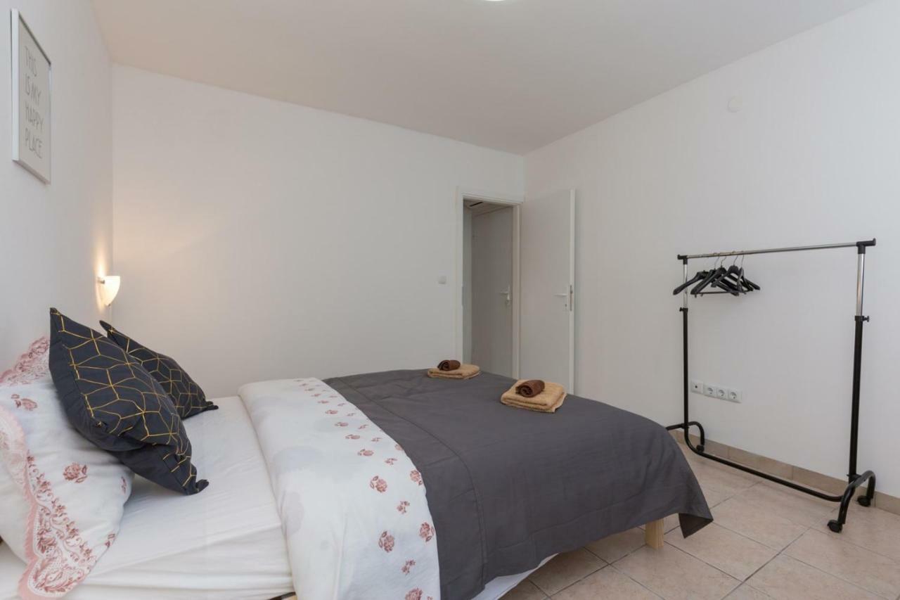 Apartment Kucera ロヴィニ エクステリア 写真