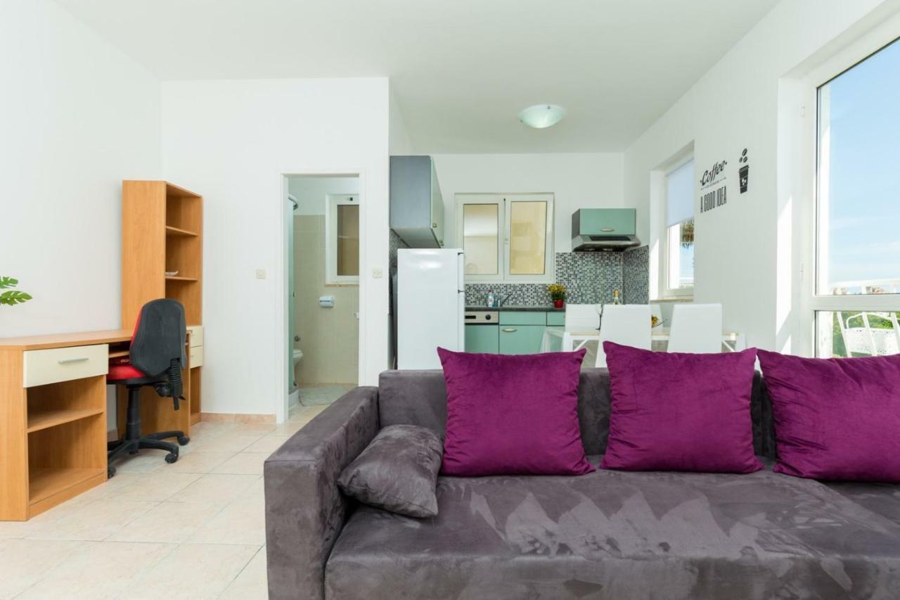Apartment Kucera ロヴィニ エクステリア 写真