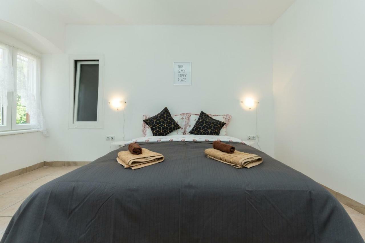 Apartment Kucera ロヴィニ エクステリア 写真