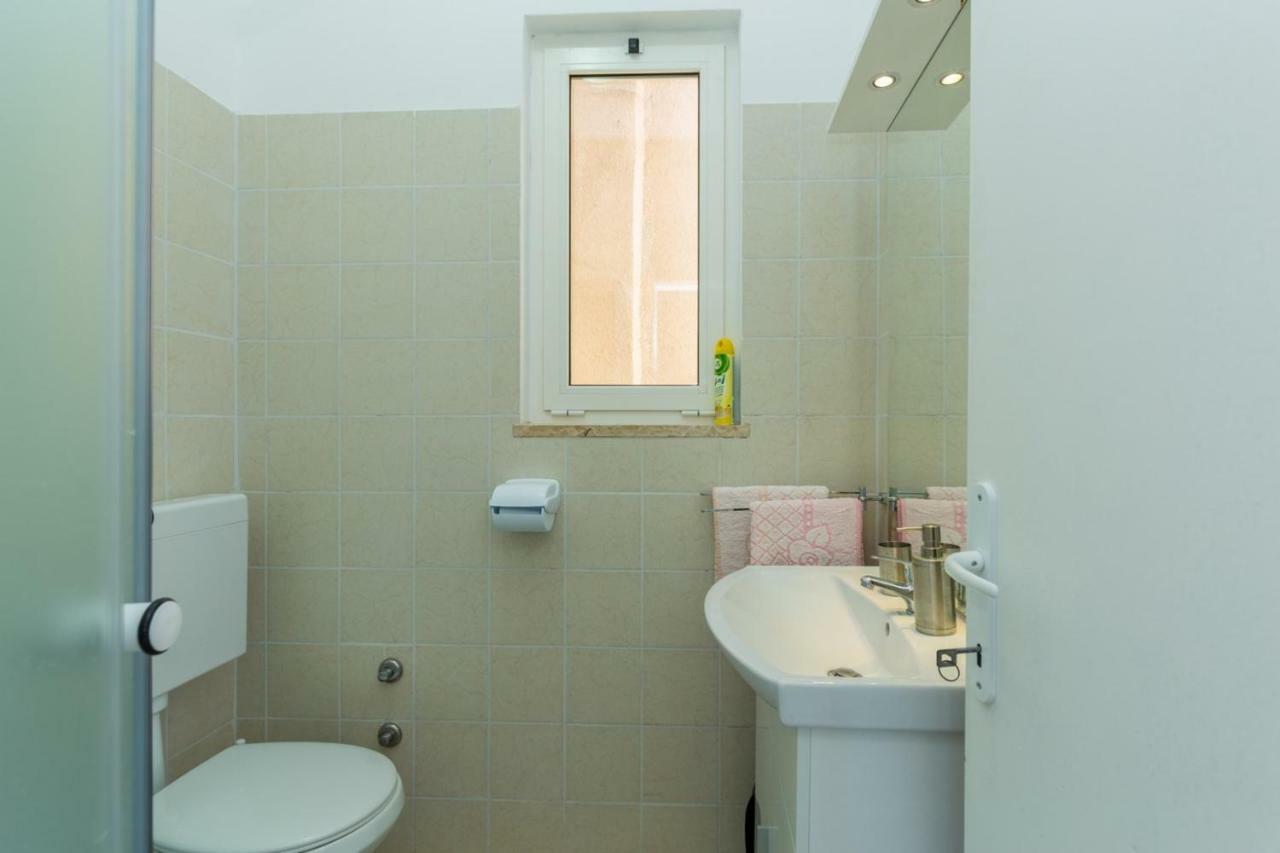 Apartment Kucera ロヴィニ エクステリア 写真