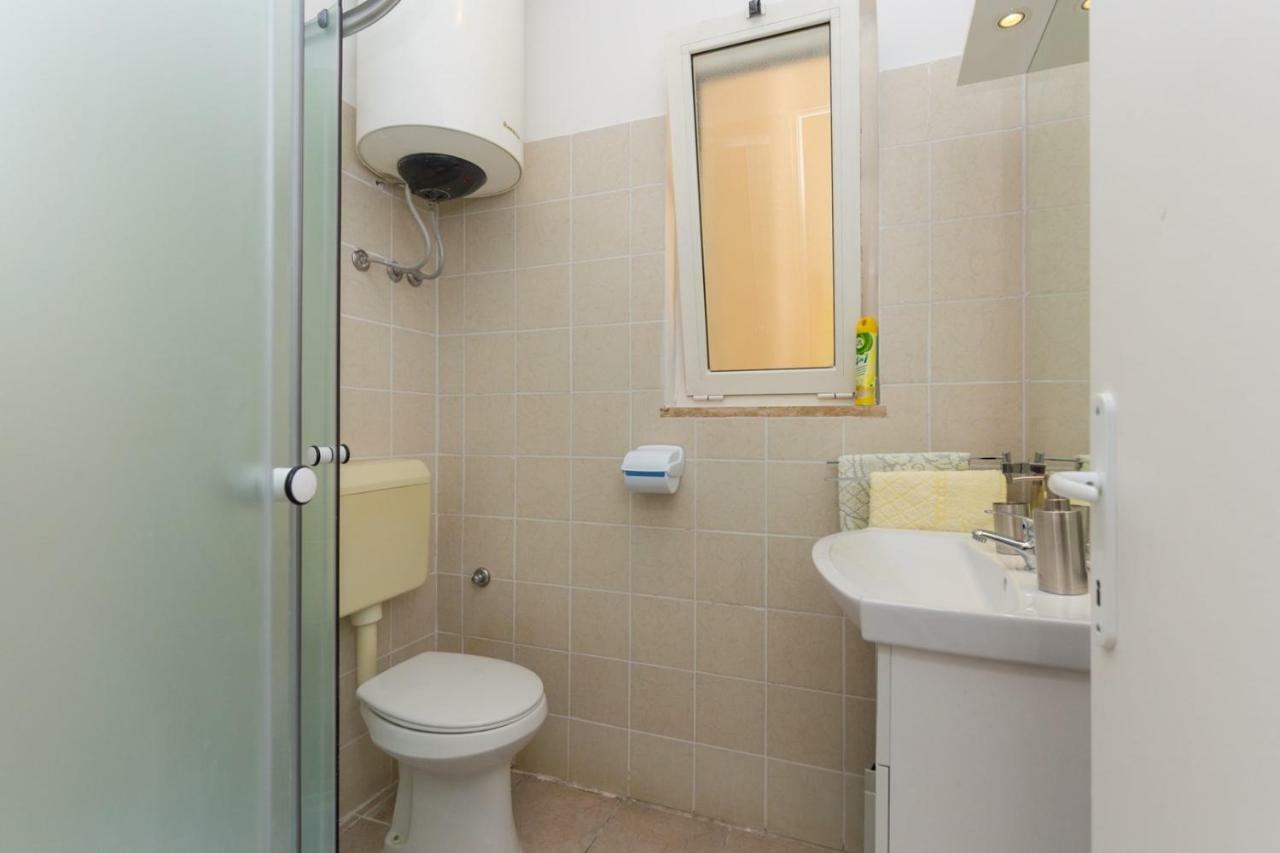 Apartment Kucera ロヴィニ エクステリア 写真