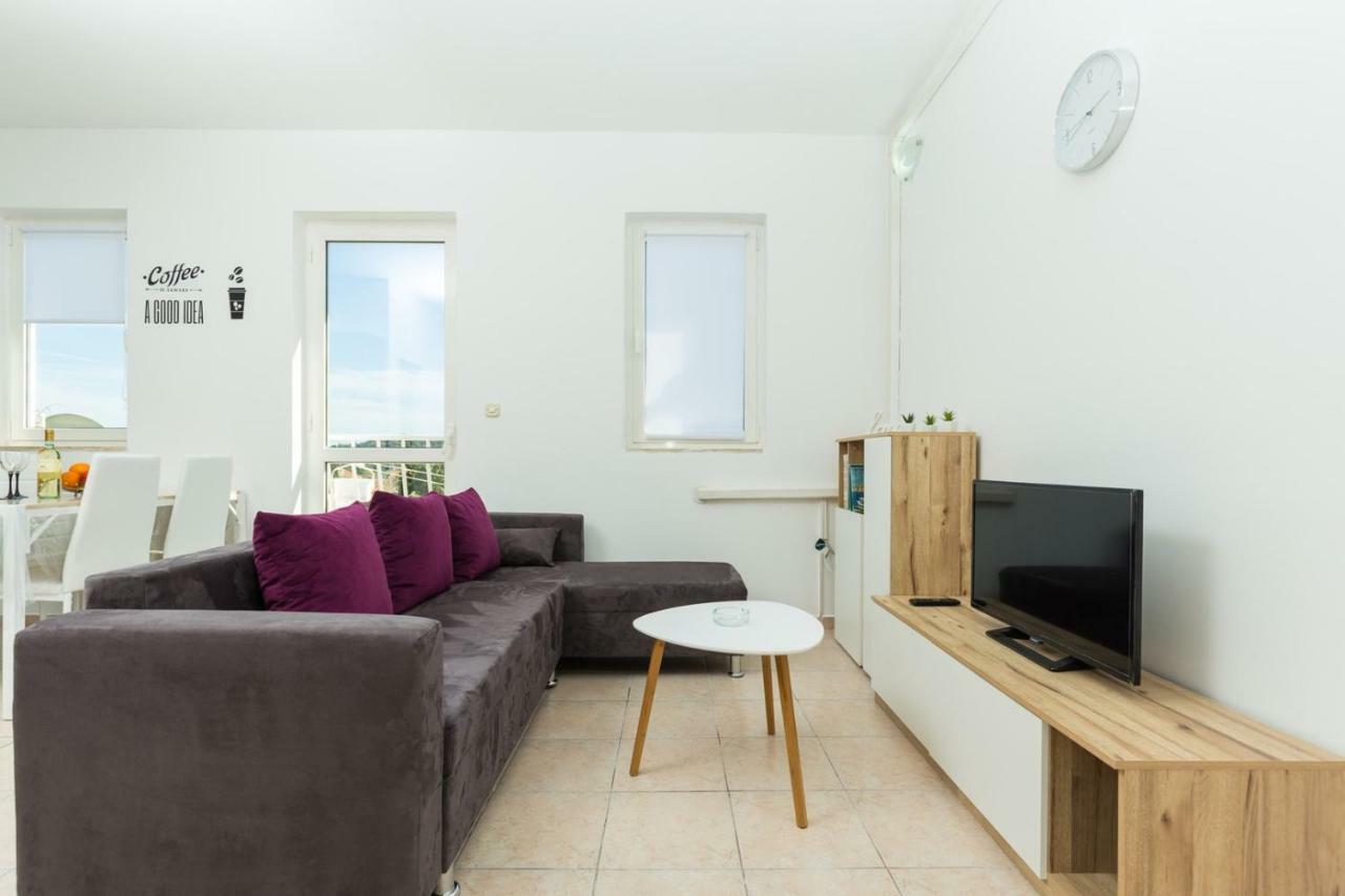 Apartment Kucera ロヴィニ エクステリア 写真