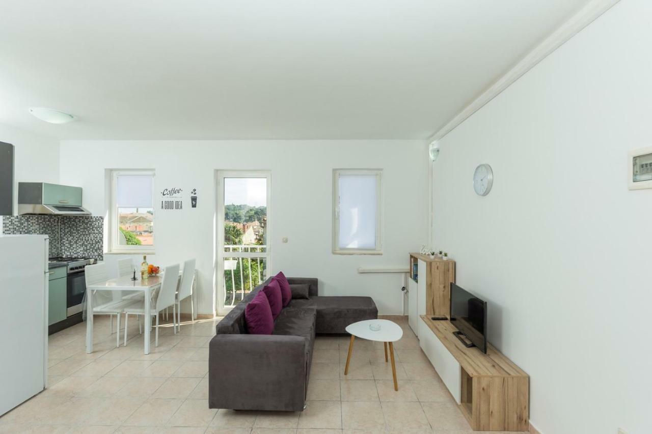 Apartment Kucera ロヴィニ エクステリア 写真